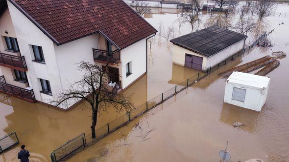 Poplavile brojne kuće - Avaz