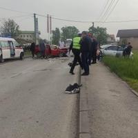 Udes dva automobila kod Živinica: Šest osoba povrijeđeno, među njima i djeca