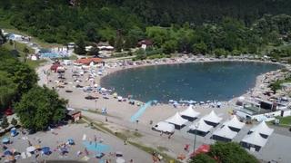 Snimci iz zraka: Brojni posjetioci iskoristili lijepo vrijeme za posjetu Panonskih jezera