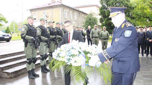 Dan policije ZDK - Odata počast poginulim policajcima - Avaz
