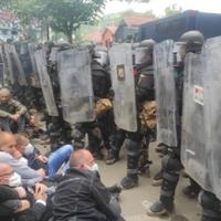 Kosovo online: Pripadnici KFOR-a bacaju šok bombe u Zvečanu, a policija koristi vatreno oružje