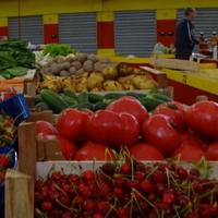 Koji su uzroci divljanja cijena voća i povrća: Ko kupuje trešnje od 10 KM?