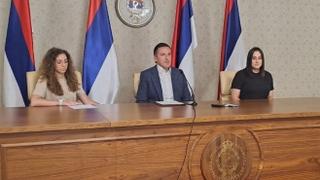 Studentice koje su veličale ratnog zločinca Mladića i negirale genocid u Srebrenici nastavljaju školovanje u Beogradu