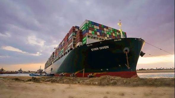Kontejnerski brod nasukao se u Sueckom kanalu - Avaz