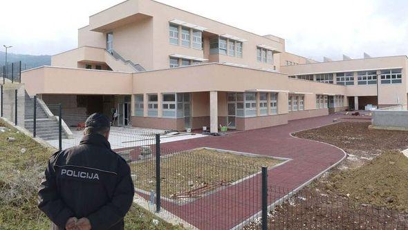 Policija intervenirala u Osnovnoj školi "Šip" - Avaz