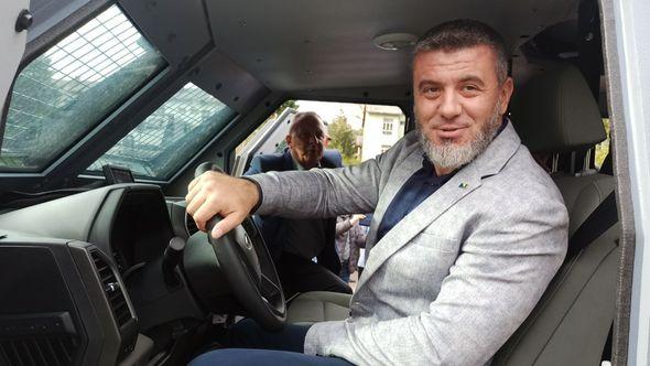 Zildžić u jednom od vozila na svečanosti u Tuzli  - Avaz