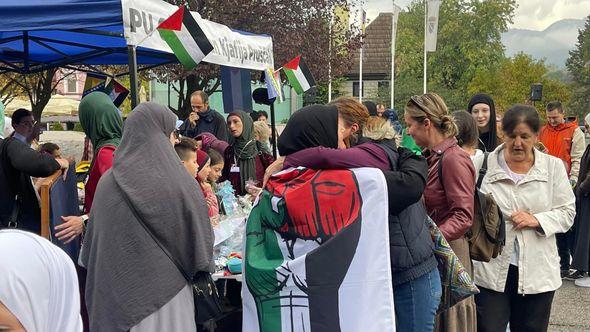 Osnovci se solidarišu sa Palestinom - Avaz