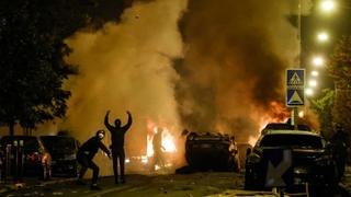 Protesti u Francuskoj nakon što je policajac ubio tinejdžera: 77 uhapšenih, zapaljen autobus