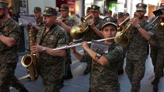 Defile Orkestra Oružanih snaga BiH kroz centar Sarajeva