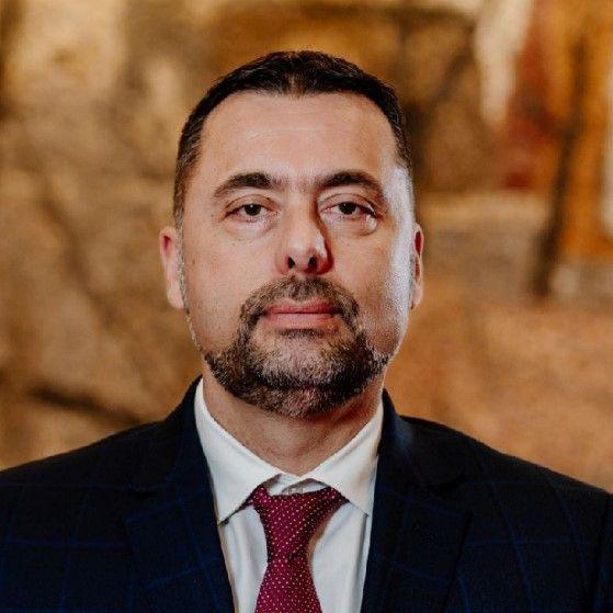 Crnogorski ministar turizma uputio izvinjenje Arduani Pribinji zbog napada u Baru