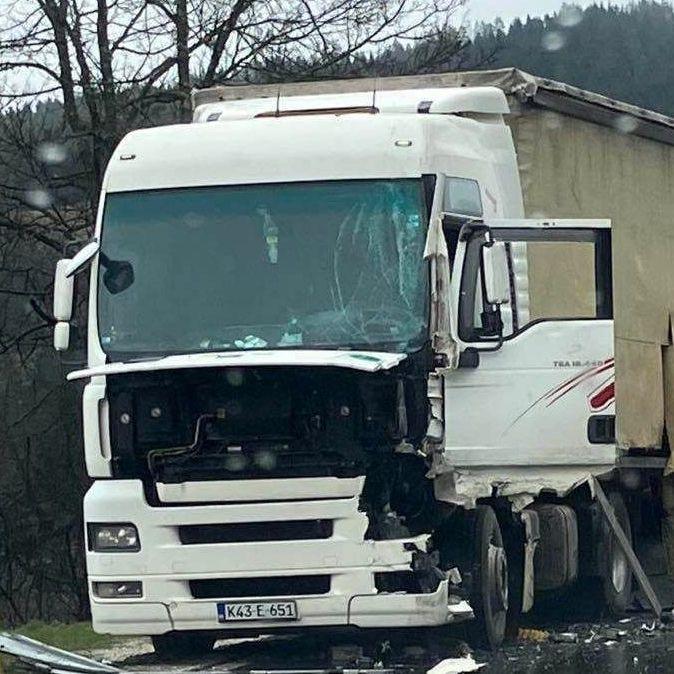 Nesreća kod Olova: Sudarila se dva kamiona, nema povrijeđenih