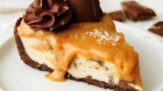 Cheesecake s karamelom i čokoladom: Savršen za ljetne dane