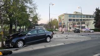 Krš i lom u Sarajevu: Tri osobe povrijeđene, dijelovi automobila svuda po cesti