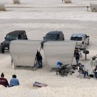 Pustinja za kampiranje s bijelim pijeskom