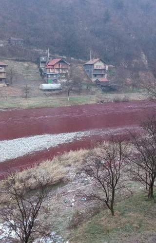 Zašto je crvena rijeka Bosna u Zenici?