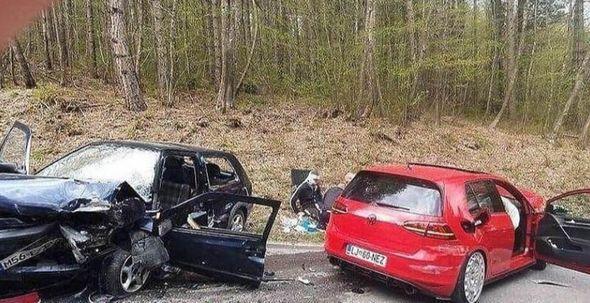 Smrskana vozila na mjestu nesreće - Avaz
