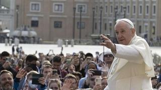Papa Franjo želi poslati lične mirovne izaslanike Putinu i Zelenskom