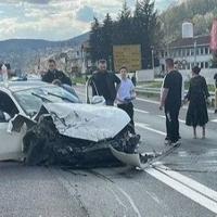 Težak sudar kod Mostarskog raskršća: Tri osobe prevezene na KUM