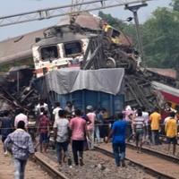 Indija: Greška u sistemu signalizacije dovela do nesreće u kojoj je poginulo više od 300 ljudi