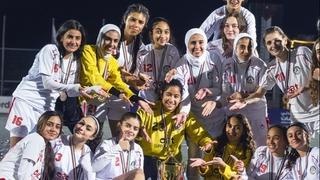 Fudbalerki se pomjerio hidžab, ono što su uradile njene protivnice oduševilo svijet!