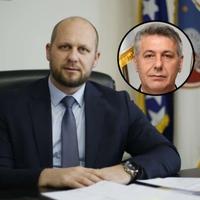 Selimović podnio ostavku, a Okerić otputovao na umru
