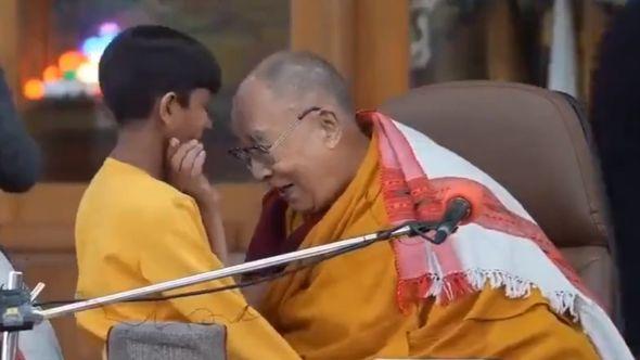 Dalaj Lama: Tražio da mu dječak sisa jezik - Avaz