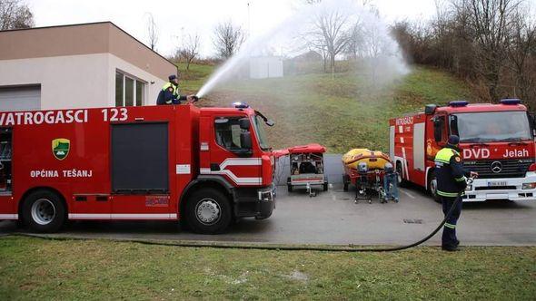 Dva vozila koriste vatrogasci u Tešnju - Avaz