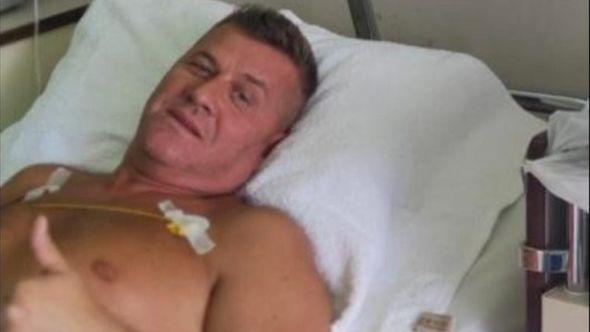 Bajrić dok je ležao u bolnici - Avaz