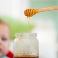 Umočili cuclu u med i dali bebi: Dijete jedva preživjelo