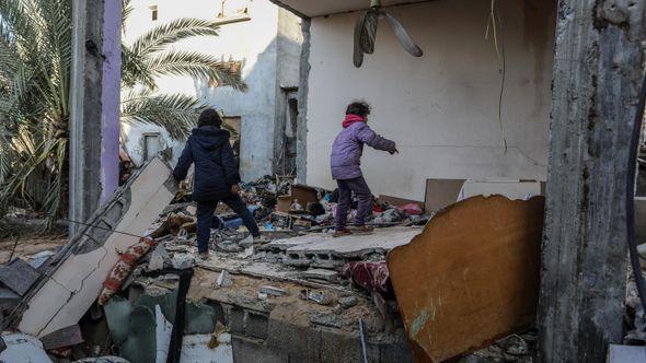 Palestinci pretražuju ruševine svojih domova - Avaz