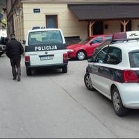 Sa zgrade u Travniku pala 19-godišnjakinja, hitno prebačena na KCUS