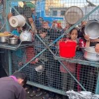 Video / Palestinci u Pojasu Gaze se bore protiv gladi tokom izraelskih napada
