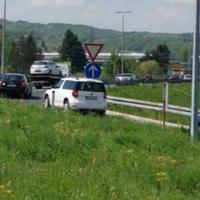 Žena se crvenom Fiat Pandom kretala u suprotnom smjeru na autoputu: Mahala rukama drugim vozačima, saobraćaj kasnije normaliziran