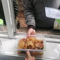 Otvorena javna kuhinja u Goraždu: Prvi dan podijeljeno 80 obroka