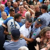 Spriječena veća katastrofa: Nakon intervencije policije Gutić s građanima ušao u prostorije Općine Banovići