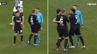Video / Hrvatski fudbaler zaradio crveni karton, pa krenuo na sudiju: Saigrači ga jedva zaustavili