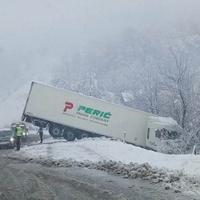 Kamion sletio s ceste između Žepča i Maglaja