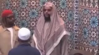 Reper u Džamiji kralja Fahda prešao na islam: Braćo i sestro, hvala vam mnogo na izlivu ljubavi i pozitive