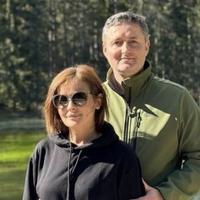 Denis Bećirović u drugačijem izdanju: Objavio fotografiju sa suprugom Mirelom
