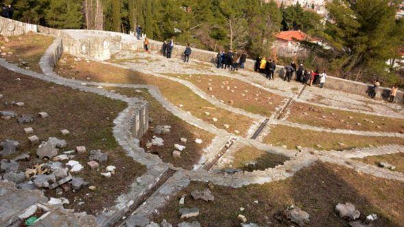 Uništeno Partizansko groblje  - Avaz