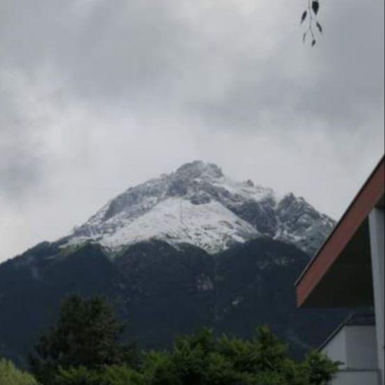 Pao snijeg u Austriji usred ljeta: U pojedinim dijelovima zemlje naređena upotreba lanaca