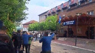 U Zvečanu policija koristila suzavac, pojačano prisustvo KFOR na sjeveru Kosova