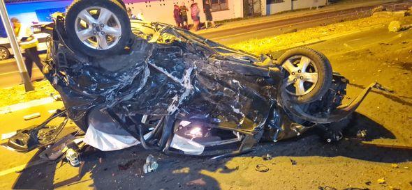 Smrskana Toyota u kojoj je povrijeđeno pet osoba  - Avaz