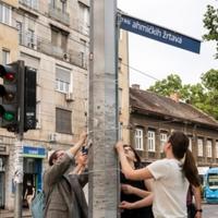 Mladi u Zagrebu simbolično preimenovali Trg Franje Tuđmana u Trg ahmićkih žrtava