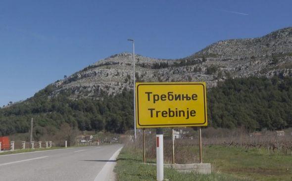 Državljani Hrvatske u Trebinju popravljaju automobile - Avaz