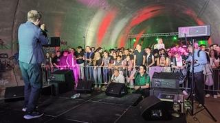 Održan koncert Ede Maajke u tunelu: Građani kritikuju načelnika zbog lokacije