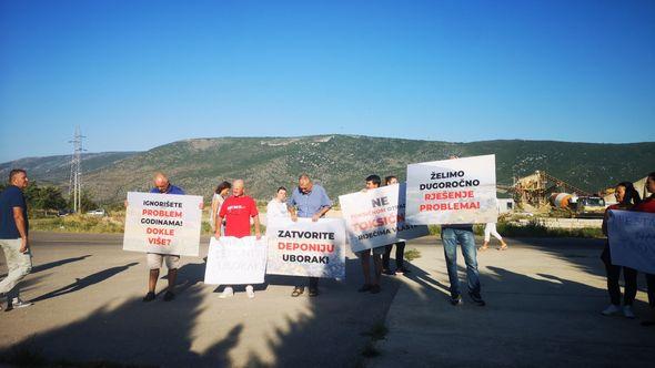 S protesta: Traže zatvaranje deponije, sanaciju i izmještanje - Avaz