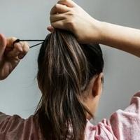 Žene, vežite kosu dok ste u toaletu: Doktorica tvrdi da ugrožavate zdravlje ako to ne radite