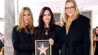 Kortni Koks dobila zvijezdu na stazi slavnih: Aniston se rasplakala