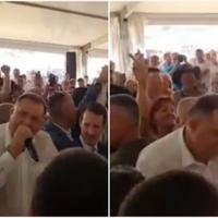 Dodik jedva dočekao da se prihvati mikrofona: Ore se pjesme Baje Malog Knindže uz tri prsta u zraku